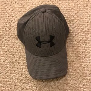 Men’s Gray Under Armor Hat Size MD/LG
